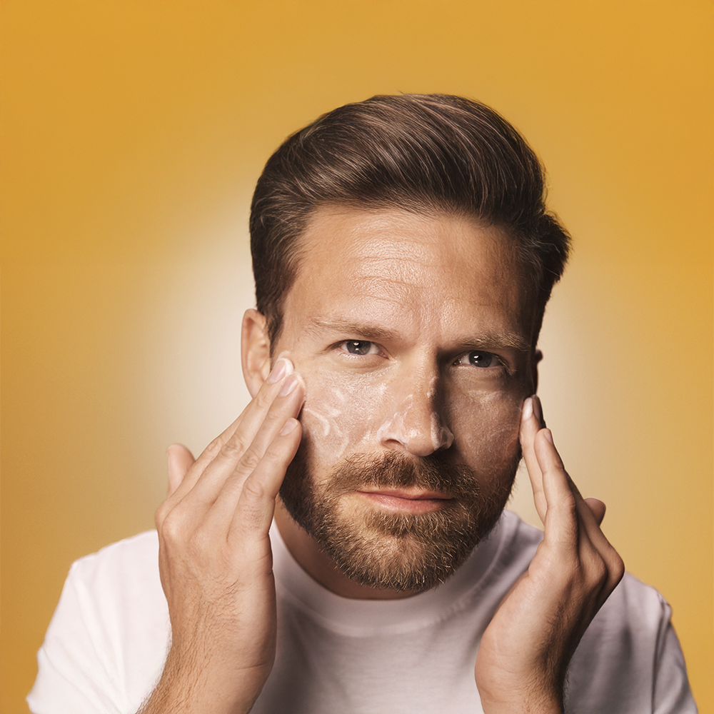 A man washing his face with HL/Skin Resurfacing Gelo Cleanser.