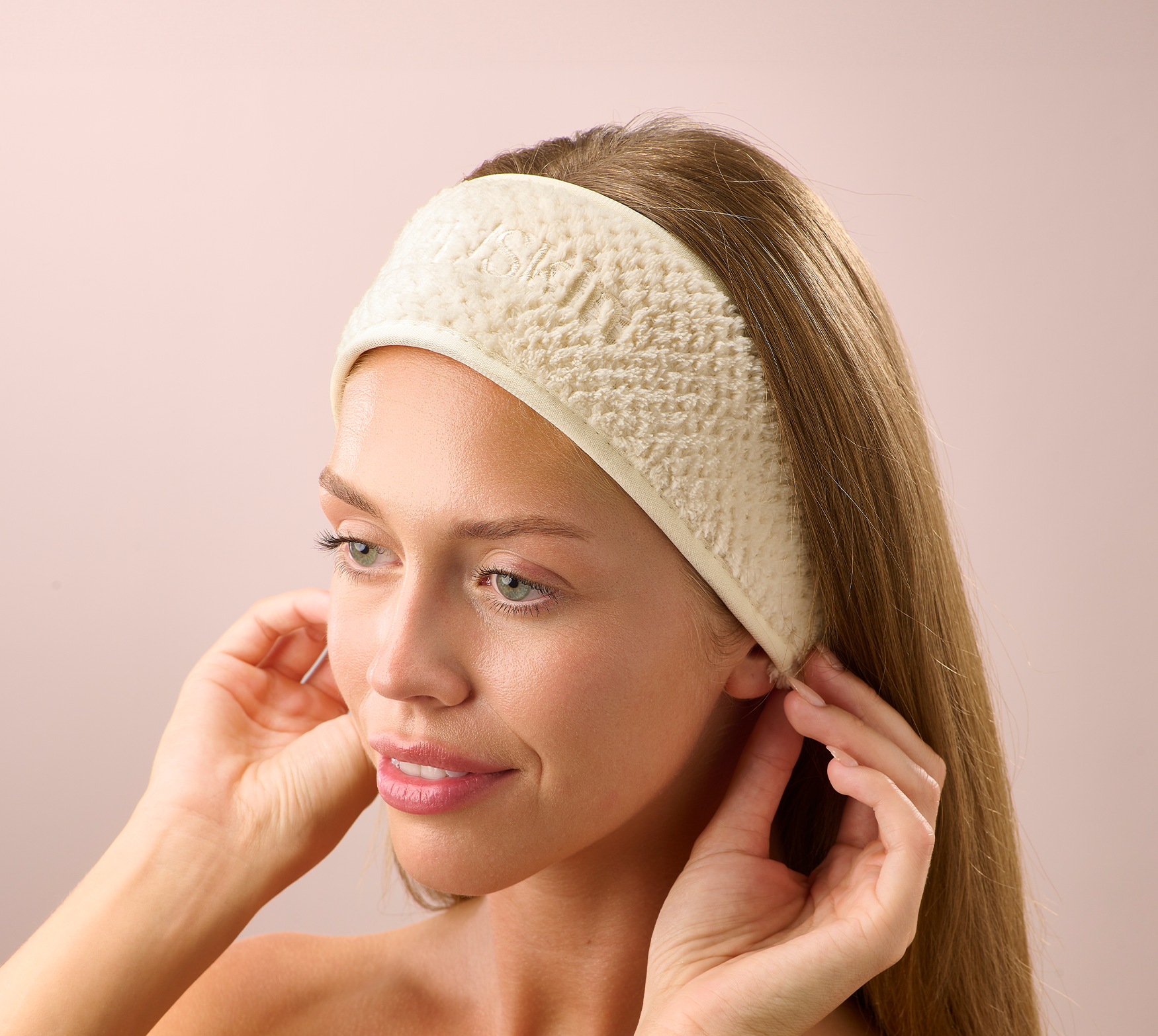 A woman wearing a HL/Skin Cotton Beauty Headband